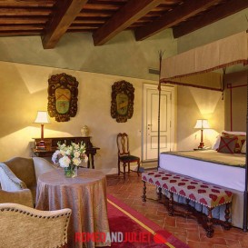 junior-suite-with-four-poster-bed