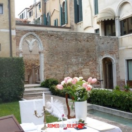symbolic-ceremony-venetian-palace