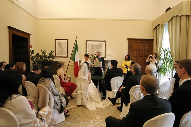 A spring wedding at Villa Cipressi